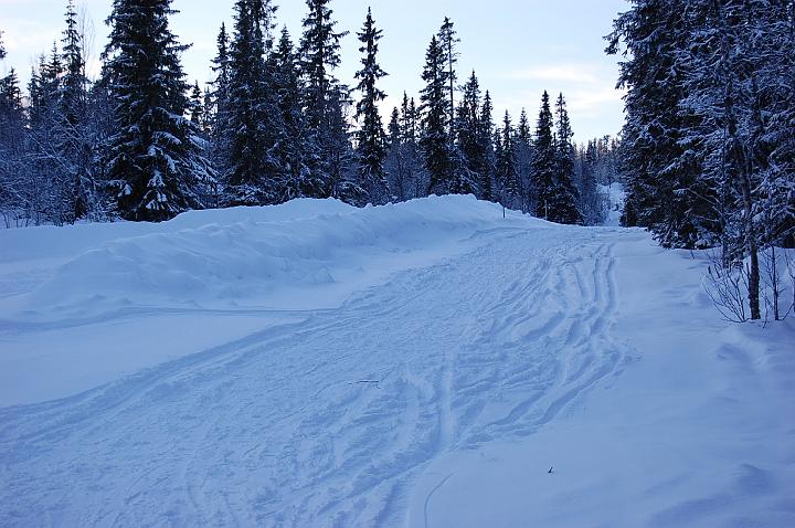 vemdalen 135.jpg - vgen till liften frn huset